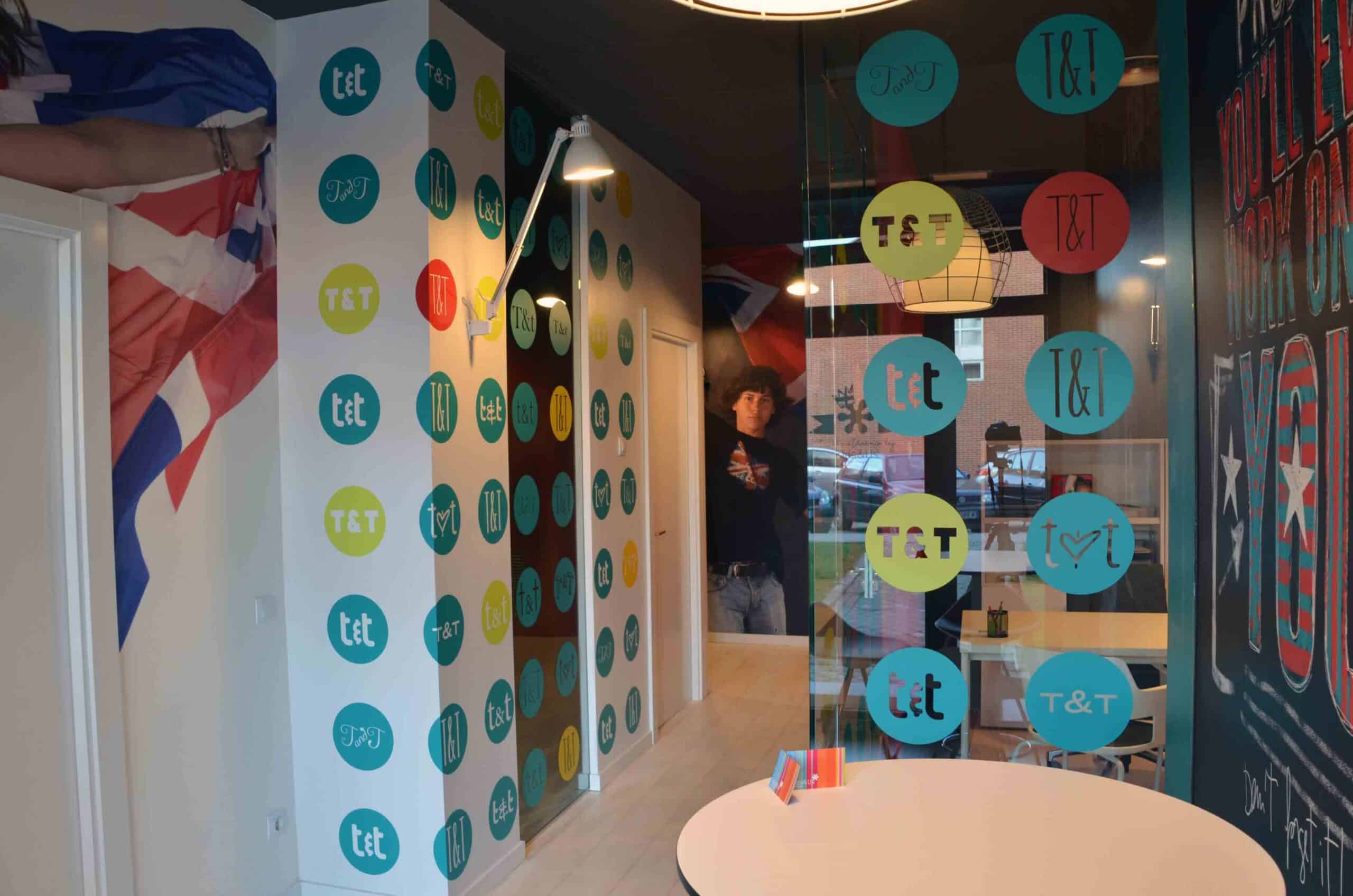 Rehabilitación sostenible en edificio español.